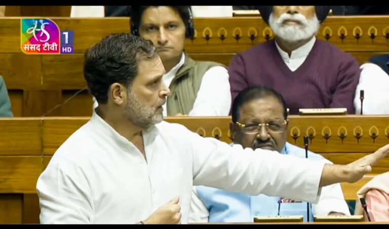 राहुल गांधी को हिंदी में बोलना चाहिए था?—सुबह से उठ रहे सवाल, लेकिन जवाब रणनीति में छुपा है