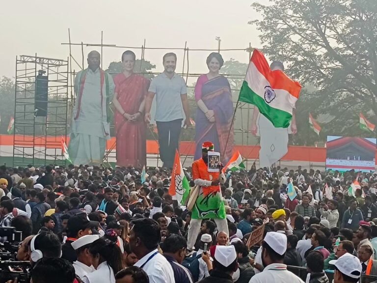 ‘वोट चोर–गद्दी छोड़’ का हुंकार: रामलीला मैदान में कांग्रेस की महा-रैली, चुनाव आयोग पर गंभीर आरोप; लोकतंत्र और संविधान बचाने का आह्वान