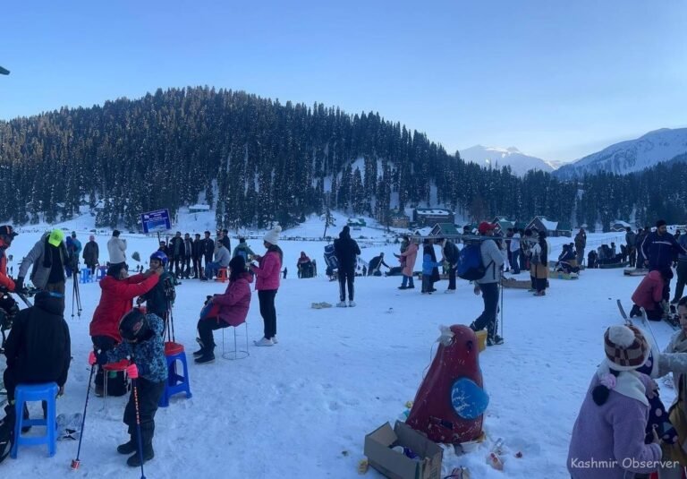 कश्मीर ठंड के चरम पर: चिल्ला-ए-कलां शुरू, बर्फीली मस्ती संग सावधानी अहम