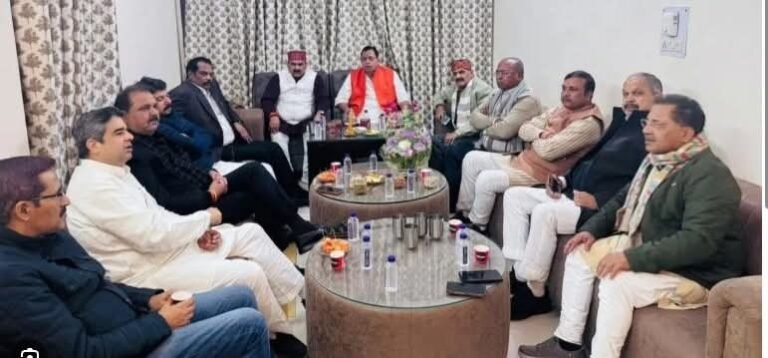 लखनऊ में ब्राह्मण विधायकों का सहभोज: सियासी मुलाक़ात या शक्ति प्रदर्शन? योगी राज में बीजेपी के अंदर हलचल तेज़