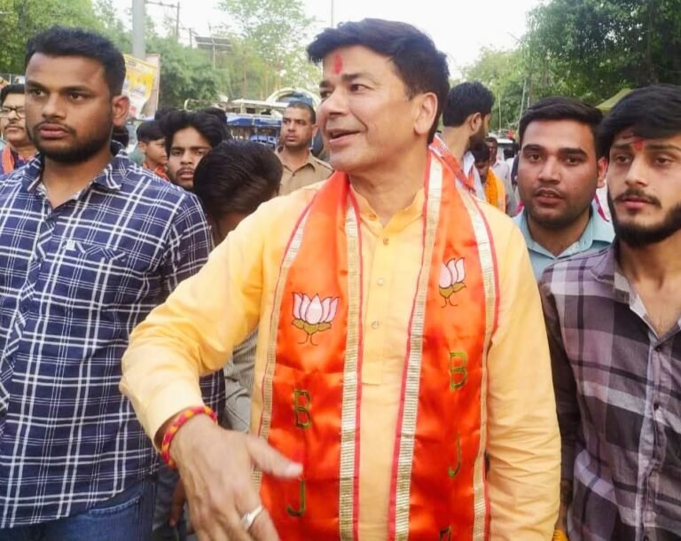 WATCH VIDEO — सोशल मीडिया के दबाव के बाद हरकत में आई बरेली पुलिस, गौ-रक्षा दल के गुंडों पर FIR