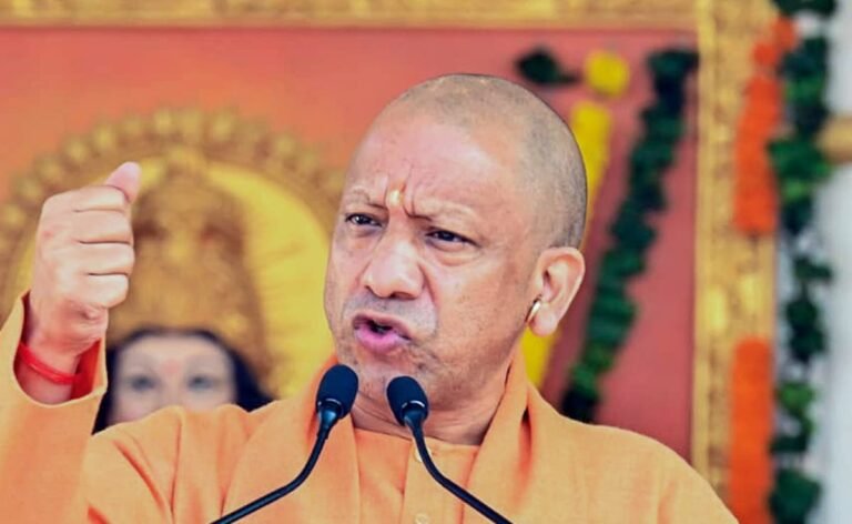 SIR की आग में योगी का बयान: 4 करोड़ वोट कटे—क्या ‘वोट चोरी’ पर दिल्ली दरबार बेनकाब?