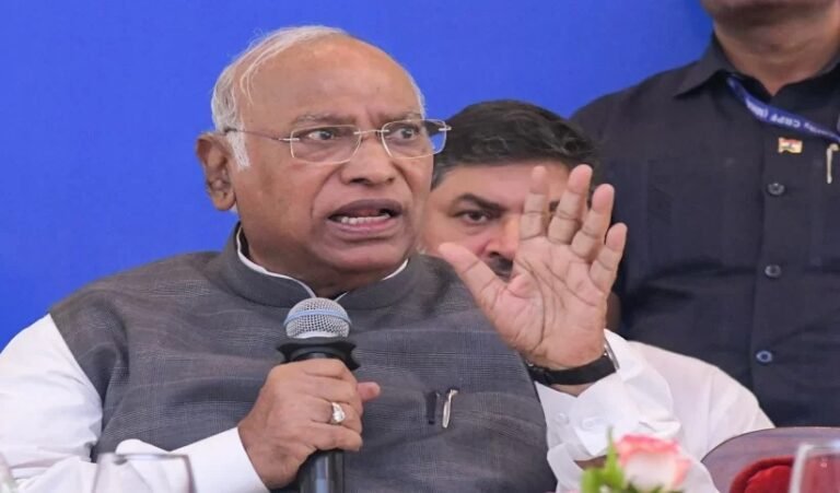 मनरेगा पर ‘VB–G RAM G’ हमला: गांधी का नाम मिटाकर गरीबों का हक छीनने की साजिश—कांग्रेस का BJP-RSS पर सीधा आरोप