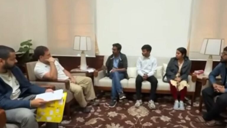 WATCH VIDEO: राहुल गांधी की ‘जनसंसद’ में ISI छात्रों से मुलाकात, शिक्षा की आज़ादी पर चिंता