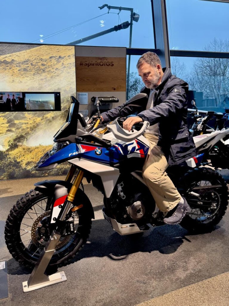 म्यूनिख में ‘मेक इन इंडिया’ की चमक: BMW वर्ल्ड में TVS-BMW बाइक देख राहुल गांधी बोले— मैन्युफैक्चरिंग ही विकास की असली ताकत