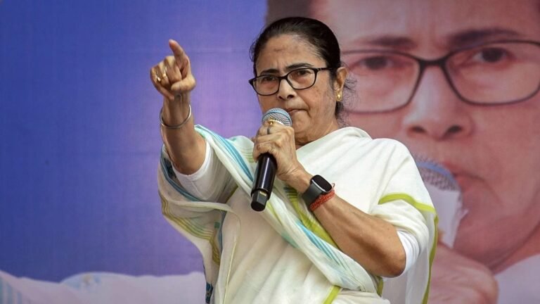 लोकतंत्र पर खुला हमला! बंगाल में वोट काटने का खेल, ममता का आरोप—चुनाव आयोग BJP का औज़ार बना