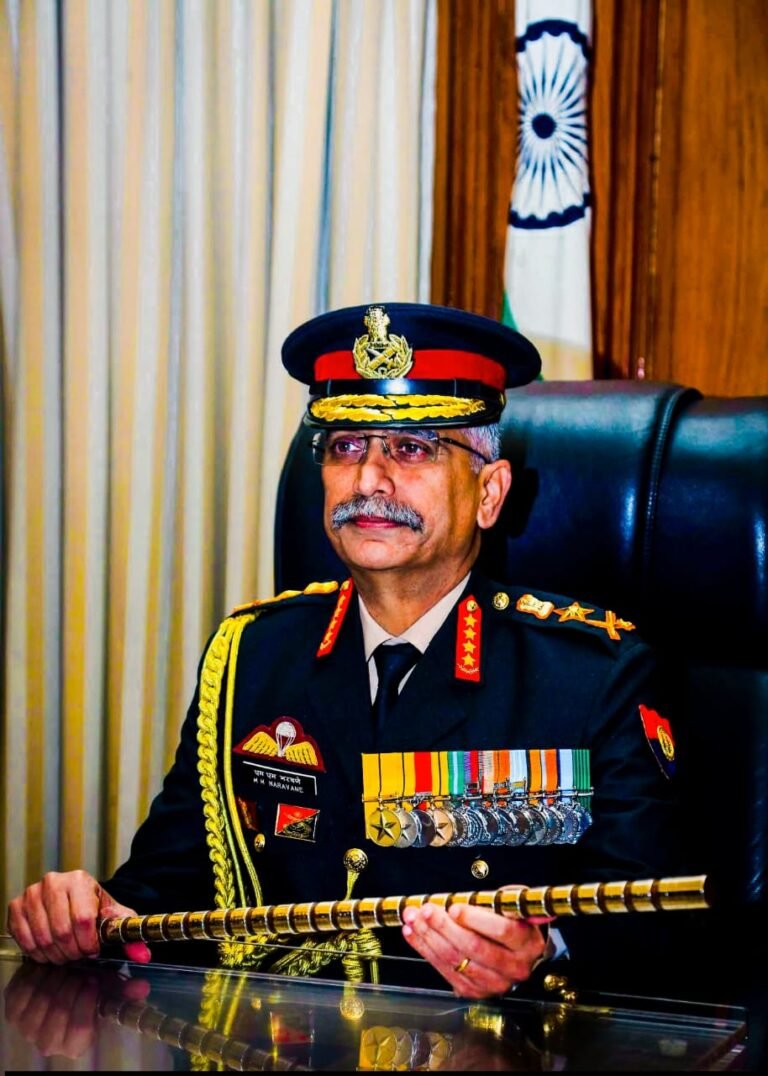 पूर्व थलसेनाध्यक्ष नरवणे के संस्मरण से सनसनी: लद्दाख में टैंकों के सामने सेना, ऊपर से ‘कोई निर्देश नहीं’