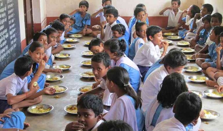 मिड-डे मील में ‘छिपकली’ का ज़हर! बिहार के मधेपुरा में 70 से ज़्यादा बच्चे बीमार, सिस्टम फेल होने का आरोप