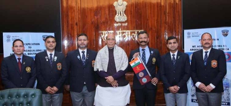 रक्षा मंत्री राजनाथ सिंह ने संयुक्त माउंट अकोंकागुआ अभियान को दिखाई हरी झंडी