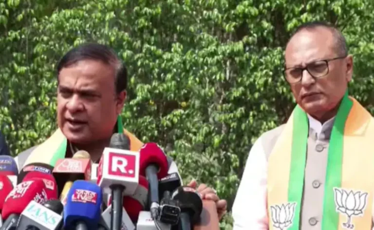 WATCH VIDEO — असम बीजेपी ऑफिस में तोड़फोड़ : पार्टी की पहली 88 उम्मीदवारों की लिस्ट में करीब 30 पूर्व कांग्रेसी