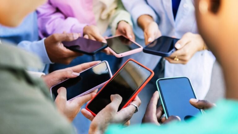 कर्नाटक में 16 साल से कम उम्र के बच्चों के लिए सोशल मीडिया बैन