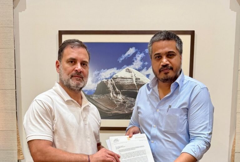 राहुल रोहित मुलाकात : अजित पवार के विमान हादसे पर मांगी मदद, निष्पक्ष जांच की उठी मांग