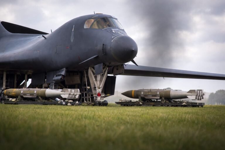 ब्रिटेन के एयरबेस से ईरान पर अमेरिकी हमला! RAF फेयरफोर्ड पर उतरे B-1B लांसर बॉम्बर, युद्ध में नया मोड़