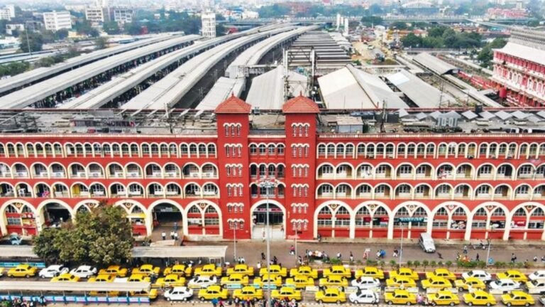 नया रूप लेगा 173 साल पुराना हावड़ा स्टेशन, 2030 तक दोगुनी होंगी ट्रेनें और सुविधाएँ