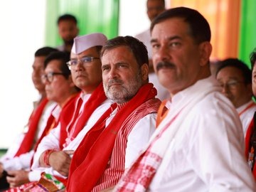 WATCH VIDEO — असम फूलों का गुलदस्ता है, इसे दिल्ली के इशारों पर नहीं चलने देंगे :   राहुल गांधी