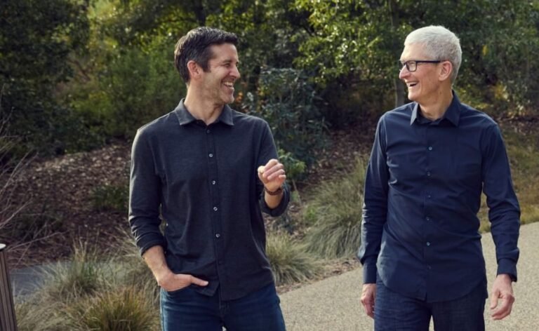 एप्पल में बड़ा बदलाव: John Ternus होंगे नए CEO, Tim Cook की छुट्टी!!