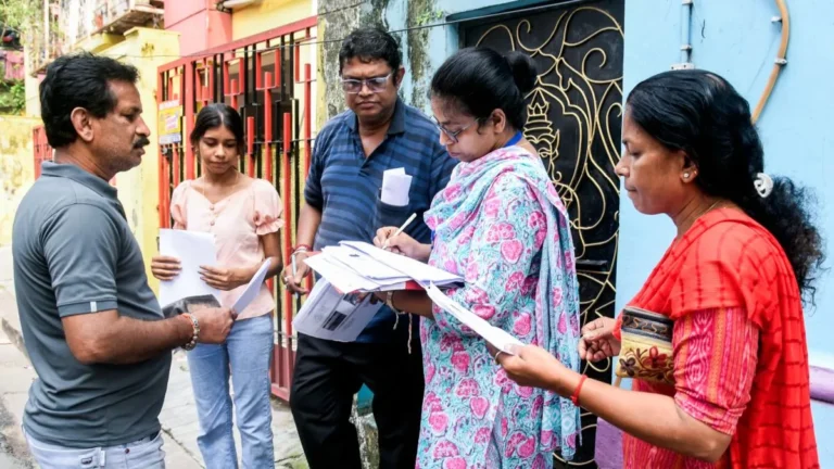 वोटर मैपिंग में बड़ी चुनौती बने प्रवासी और गरीब वर्ग, जमीनी स्तर पर अधूरी है प्रक्रिया: BLOs