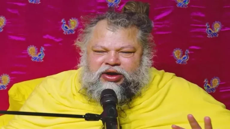 प्रेमानंद महाराज की तबीयत बिगड़ी, अनिश्चितकाल के लिए रुकी पदयात्रा; भक्तों में चिंता की लहर