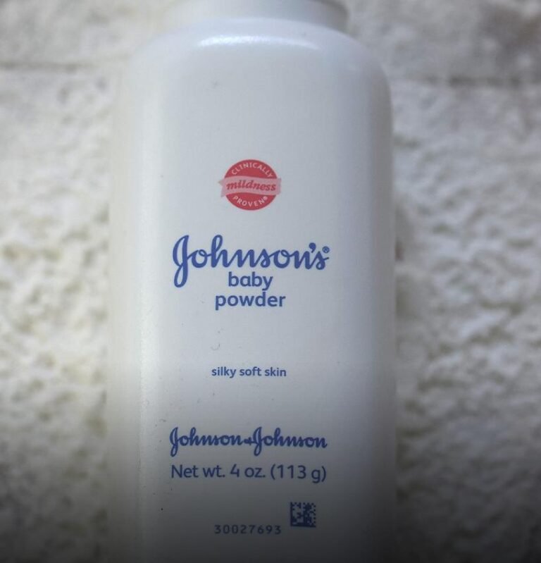 अमेरिका में बेबी पाउडर पर बड़ा मुकदमा: 7,111 लोगों ने Johnson & Johnson पर कैंसर का आरोप लगाया