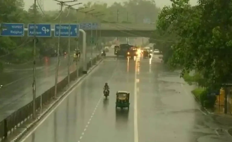IMD का अलर्ट: दिल्ली-NCR, पटना, रांची और शिमला समेत कई राज्यों में भारी बारिश और आंधी की चेतावनी, 80 किमी प्रति घंटा तक चल सकती हैं हवाएं