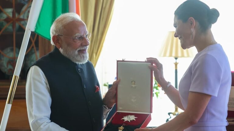 “स्वीडन ने बढ़ाया भारत का मान: पीएम मोदी को मिला ‘रॉयल ऑर्डर ऑफ पोलर स्टार’, रणनीतिक साझेदारी की ओर बढ़े रिश्ते”