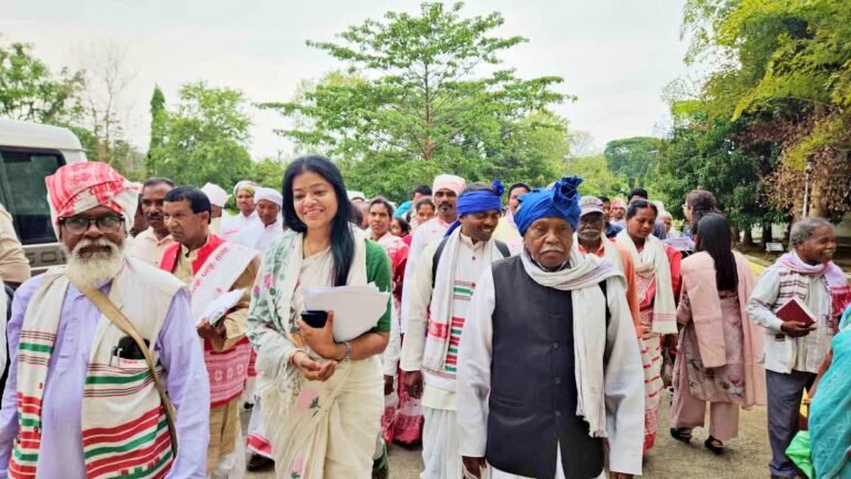 PESA और वन अधिकार कानून पर नया विवाद, RSS से जुड़े संगठनों की भूमिका से कांग्रेस नाराज़
