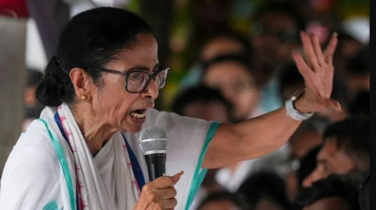 ममता को बड़ा झटका, TMC में बड़ी बगावत, टूट गई पार्टी