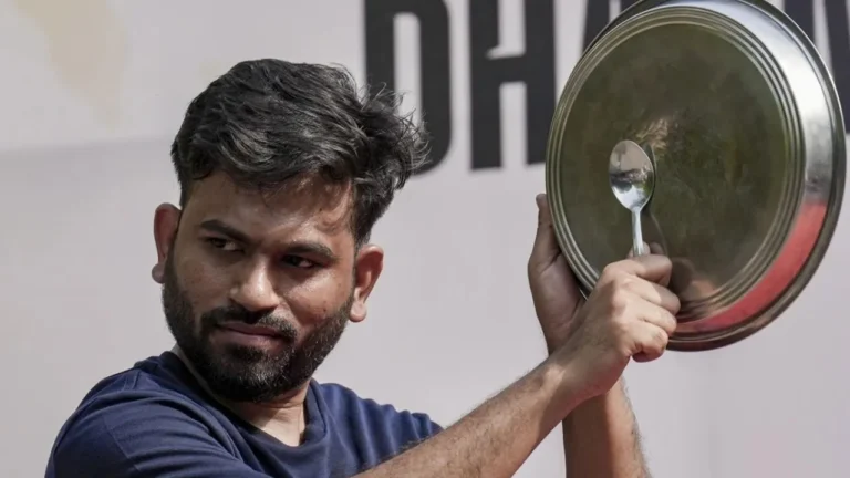 धर्मेंद्र प्रधान के इस्तीफे तक आंदोलन जारी, जंतर-मंतर पर डटे अभिजीत दीपके
