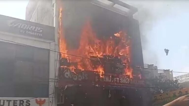 लखनऊ में भीषण अग्निकांड: कोचिंग सेंटर इमारत बनी मौत का जाल, 18 की मौत