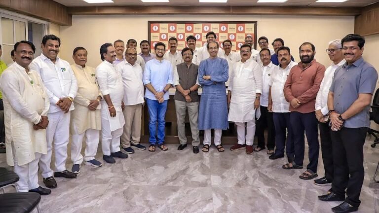 उद्धव ठाकरे की बढ़ीं मुश्किलें: 6 सांसदों के बाद अब 3 विधायक और एक MLC भी बैठक से गायब
