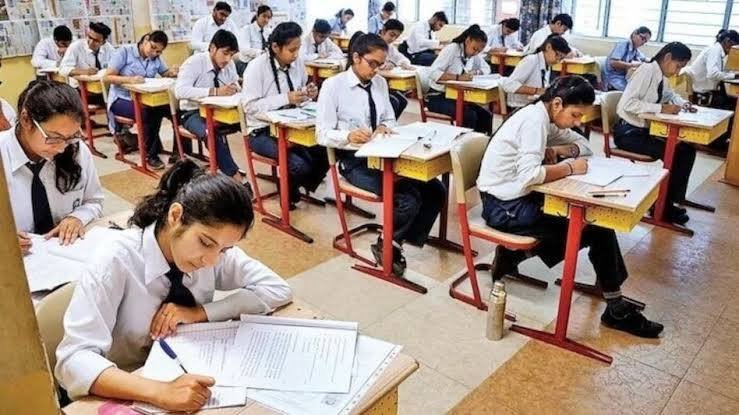 CBSE ने बदला फैसला: कक्षा 7, 8 और 9 के छात्रों को मिली राहत, विदेशी भाषाएं जारी रखने की अनुमति