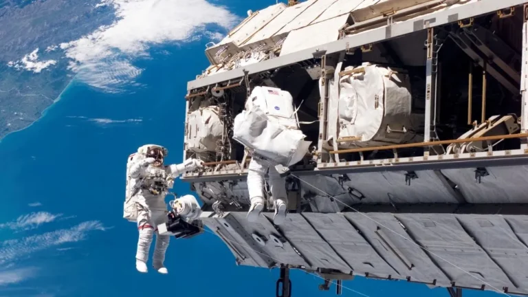 ISS में फिर तकनीकी संकट, NASA ने अंतरिक्ष यात्रियों को सुरक्षित कैप्सूल में भेजा
