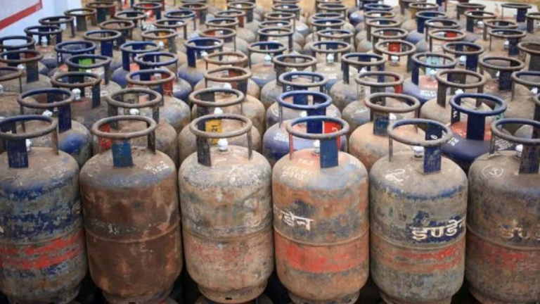 कमर्शियल LPG सिलेंडर फिर महंगा, व्यापारियों और छोटे कारोबारियों पर बढ़ा बोझ