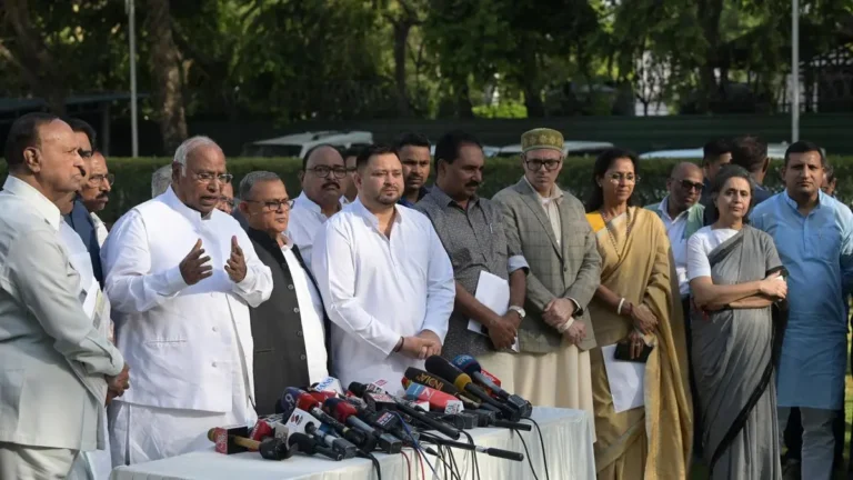 INDIA गठबंधन की शक्ति परीक्षा: विपक्षी एकता के दावों के बीच बीजेपी को घेरने की नई रणनीति पर मंथन