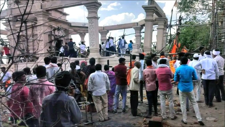 महाराष्ट्र के परभणी में मंदिर की छत गिरी, 7 श्रद्धालुओं की मौत; 25 घायल