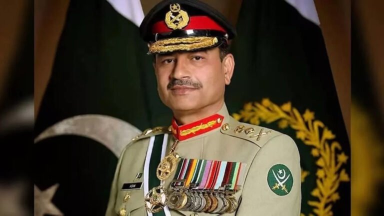 क्या असीम मुनीर पाकिस्तान को बचा पाएंगे, या यह ‘विदेशी बैसाखियों’ पर टिकी एक नई रणनीति है?
