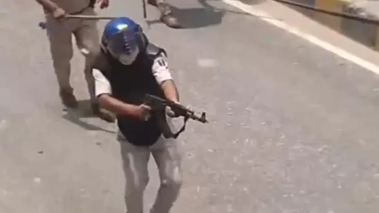छात्र आंदोलन में AK-47 से फायरिंग पर बड़ा एक्शन, सीवान में पुलिसकर्मी सस्पेंड; अब आदेश देने वाले पर सवाल