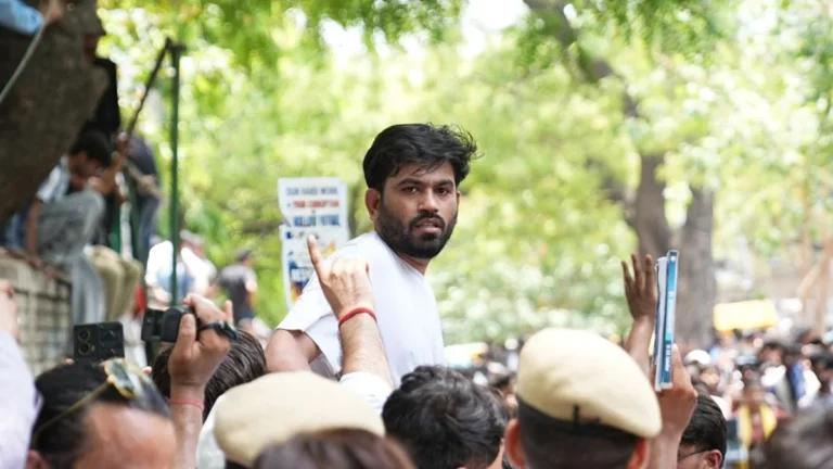 जंतर-मंतर आंदोलन पर विवाद, अभिजीत दिपके बोले- बारिश से बचाने की अपील वाला वीडियो सरकार ने ब्लॉक कर दिया