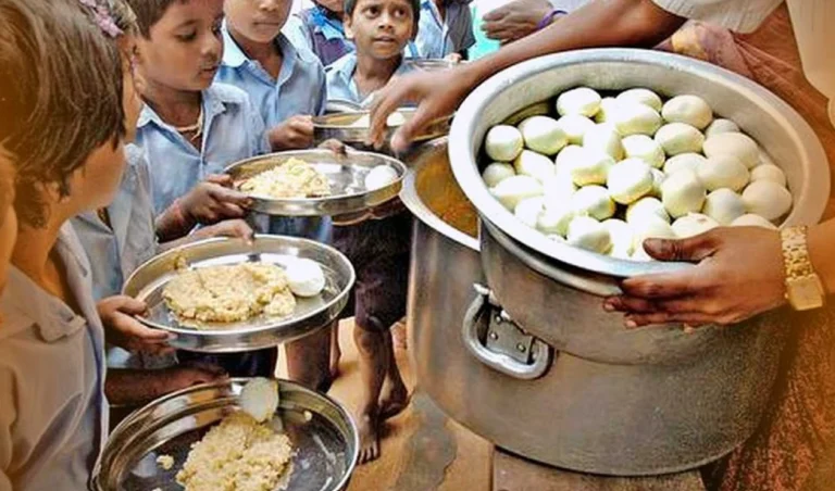 मिड डे मील में अंडे हटाकर सात्विक भोजन देना वैज्ञानिक नहीं, बच्चों के साथ भेदभाव