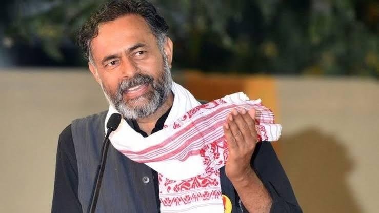 नरेंद्र मोदी इस्तीफा दें : योगेंद्र यादव