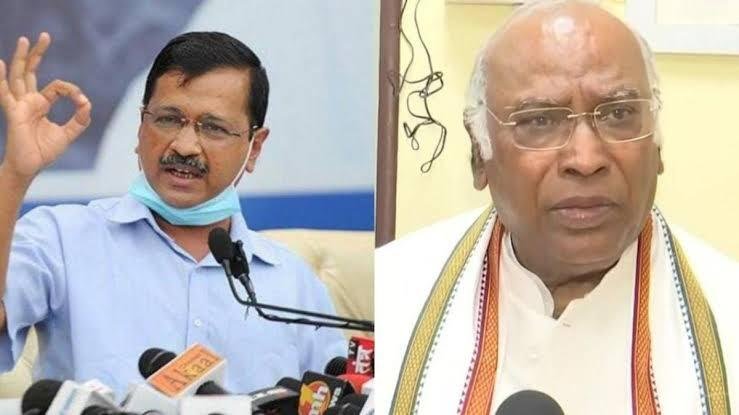 प्रधान के इस्तीफे पर विपक्ष का हमला: केजरीवाल बोले ‘लोकतंत्र की जीत’, खड़गे ने कहा ‘मोदी की जिद हारी’
