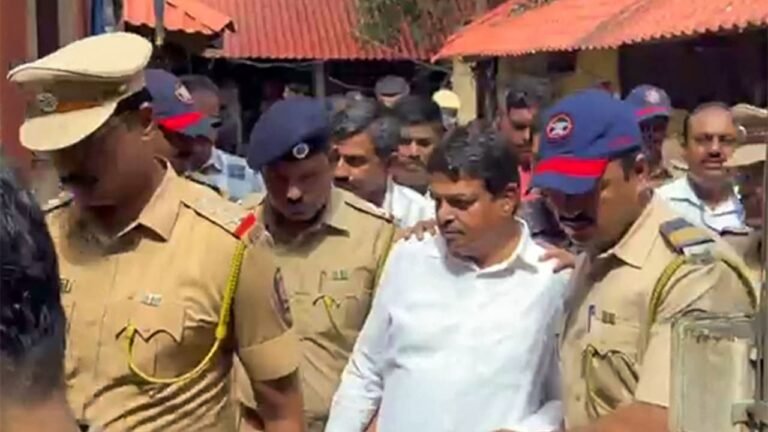 डॉक्टरों से मारपीट: शिवसेना पार्षद की जमानत पर बॉम्बे हाई कोर्ट की रोक, 19 जुलाई तक सरेंडर का आदेश