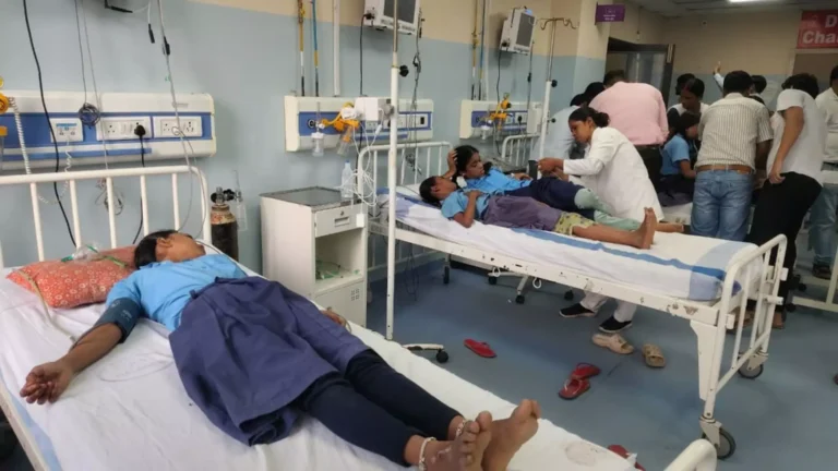 बिहार के स्कूल में मिड-डे मील पर बड़ा सवाल, नमक की जगह डिटर्जेंट मिलने का आरोप; 34 बच्चे बीमार