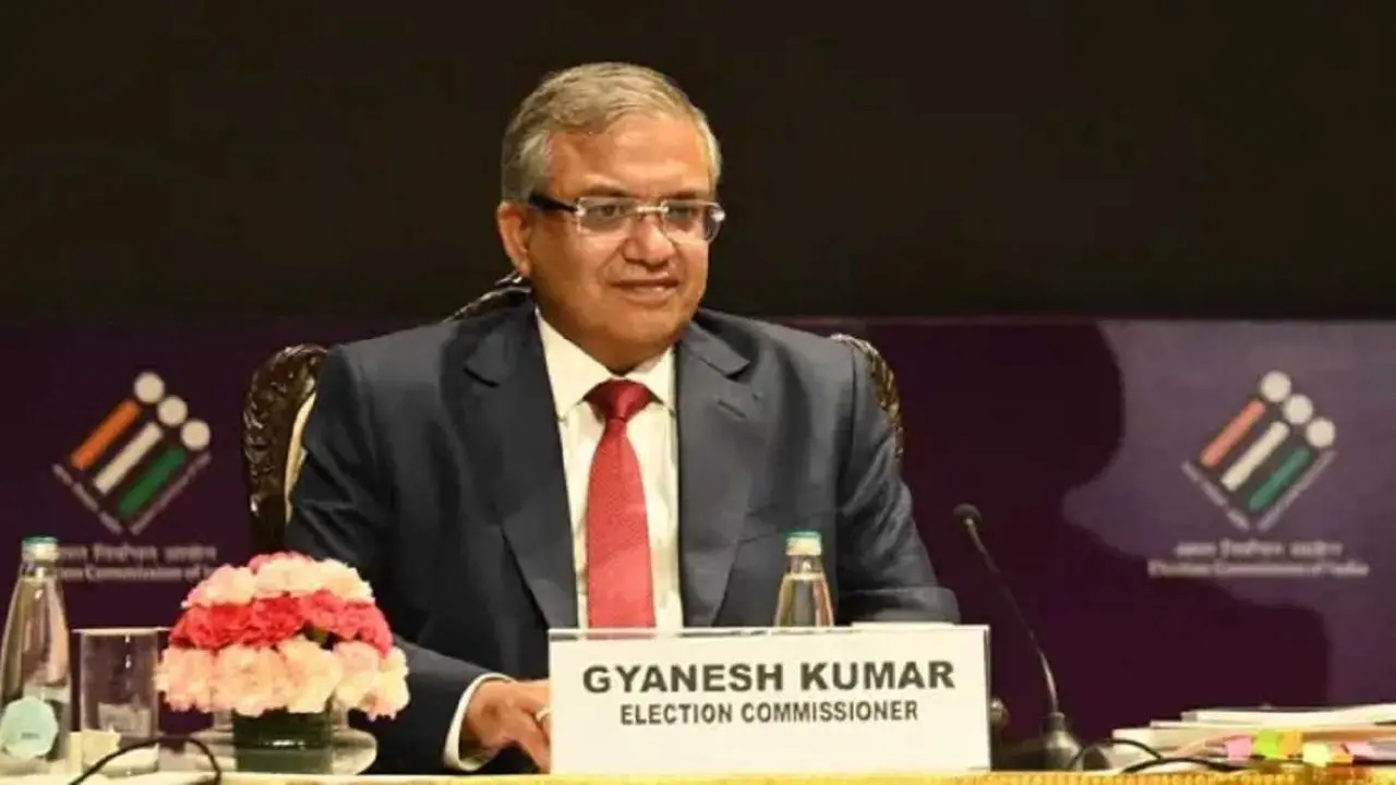अपने मुंह मियां मिट्ठू बना ‘गोदी आयोग’: ज्ञानेश कुमार का ‘बेमिसाल पारदर्शिता’ का दावा, विपक्ष पूछ रहा—इतने निष्पक्ष हैं तो बार-बार कठघरे में क्यों?