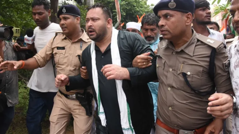 तेजस्वी-मिसा समेत RJD नेताओं को हिरासत, लोक भवन मार्च पर पटना में बवाल