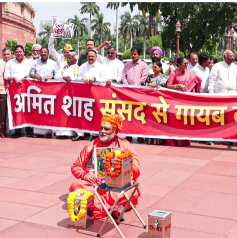 भावना आहत की राजनीति छोड़िए, क्रिएटिव विरोध को समझिए: चढ़ावा चोरी पर संसद का ‘नुक्कड़ नाटक’ क्यों चुभ गया?