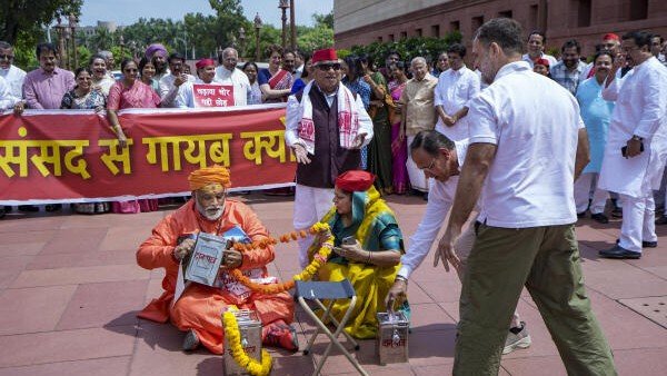 राहुल गांधी, पप्पू यादव और अवधेश प्रसाद पर केस करना बेईमानी: संसद का नाट्य मंचन ‘सनातन का अपमान’ कैसे?