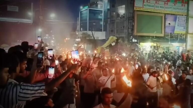झारखंड छात्र आंदोलन का 14वां दिन: अनशनकारी छात्र की तबीयत बिगड़ी, अस्पताल में भर्ती; सरकार से बातचीत के लिए 11 सदस्यीय समिति बनी
