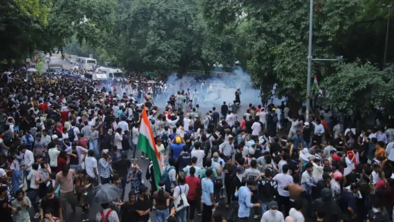 जंतर-मंतर के बाद की लड़ाई: क्या Gen Z को अब ‘दुश्मन’ बनाकर घेरने की तैयारी है?