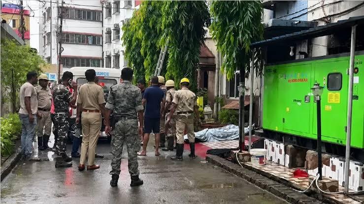 तारापीठ के होटल में भीषण आग, 7 की मौत; 22 लोगों को बचाया गया, शॉर्ट सर्किट से आग लगने का प्रारंभिक अनुमान